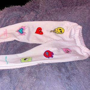 Stretchy sweats. W design . Stretchy at ankles .cropped at the ankle & waist